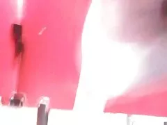 マスクでピンを引っ張ってかわいい女性 女子 高校生 av