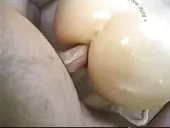 仲間は彼のパートナーと性交するのが好きです 動画 アダルト 女子