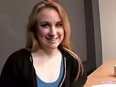 運転手は車の中で女の子の乳首を引っ張った 女子 エッチ 動画 無料